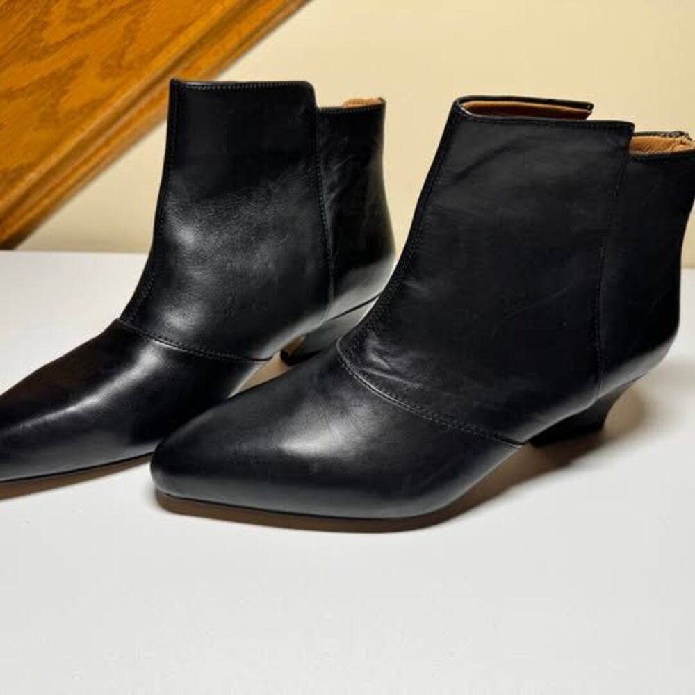 Earthies Black Leather Ankle Boots, Size 8
